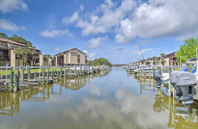 Coastal Condo w/2 Pools + Mobile Bay Views!