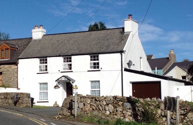 Coastal Cottage, 3BR,Wi-Fi, Parking, Enclosed Garden, Fishguard & Goodwick
