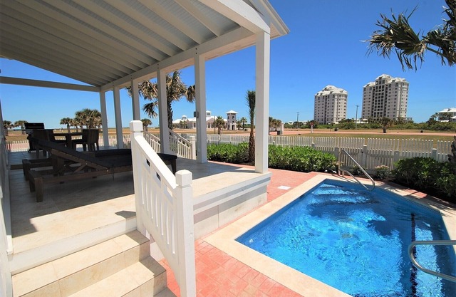 Coastal Dream Cottage at the Shores!