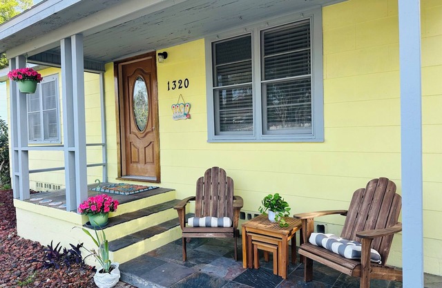 Coastal Escape - Downtown Palm Harbor