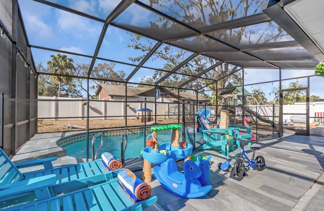 Coastal Escape: Heated Salt Pool & Beaches, Bowling, Mini Golf - Kids’ Paradise
