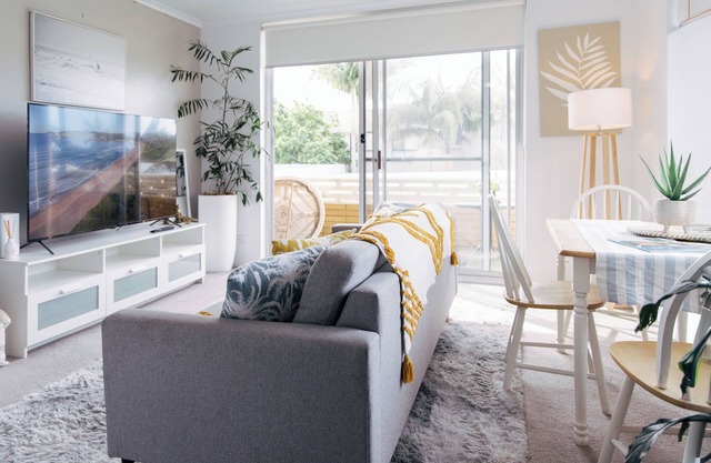 Coastal getaway,Tropical palms Dee Why