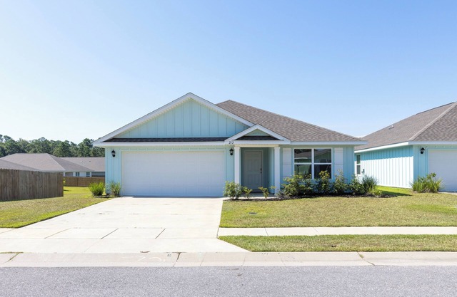Coastal Harmony- Close To Shopping, OWA, Sports Plex, Minutes From Beach!