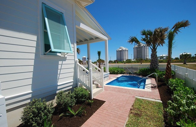 Coastal - Private Home Close To Beach & Bay 2 Bedroom Home by RedAwning