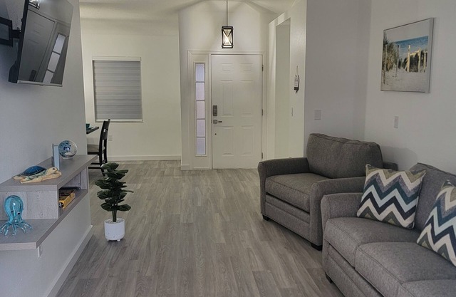 Coastal Retreat-Close to Anna Maria Island,IMG Academy and GT Bray Park.