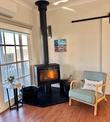 Coastal Sanctuary, Pet Firendly with Fireplace, wood provided Just 50m to Kilcunda Beach and 100m to the Ocean View Hotel The Sticks and Copper Door Kitchen Accessibility Friendly