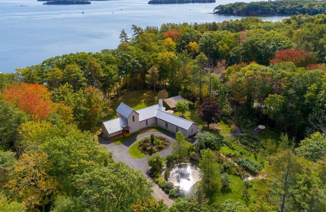 Coastal Serenity Meets Modern Elegance - a Retreat for Relaxing or Working