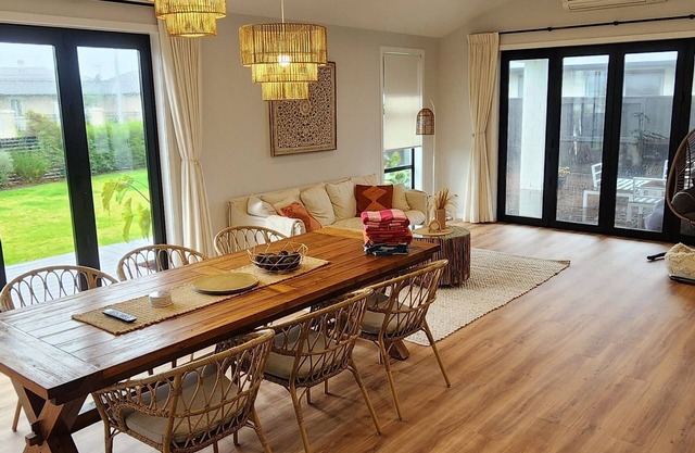 Coastal spacious 4-bedroom house close to beach with spa.