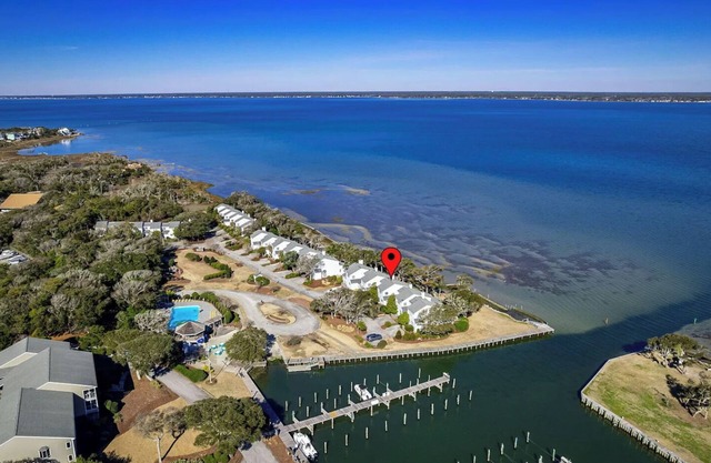 Coastal Tides Retreat - A Soundside Beacon's Reach Townhome in Pine Knoll Shores