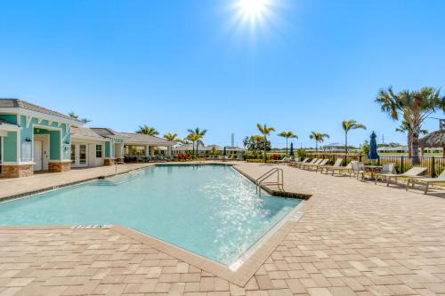 Coastal Venice Villa with Patio and Resort Amenities!