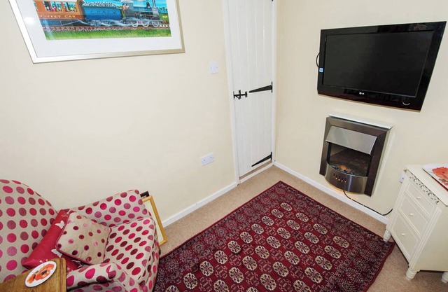 Cobble Cottage30c - UKC2846