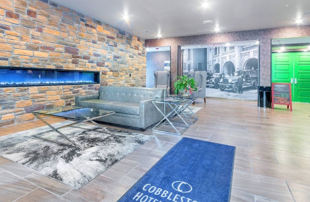 Cobblestone Hotel and Suites Janesville