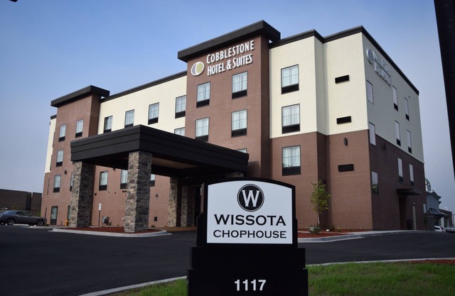 Cobblestone Hotel & Suites – Stevens Point