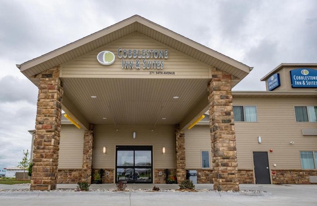 Cobblestone Hotel & Suites-Sheldon