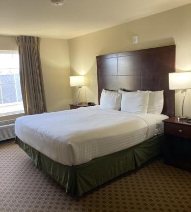 Cobblestone Hotel & Suites - Broken Bow