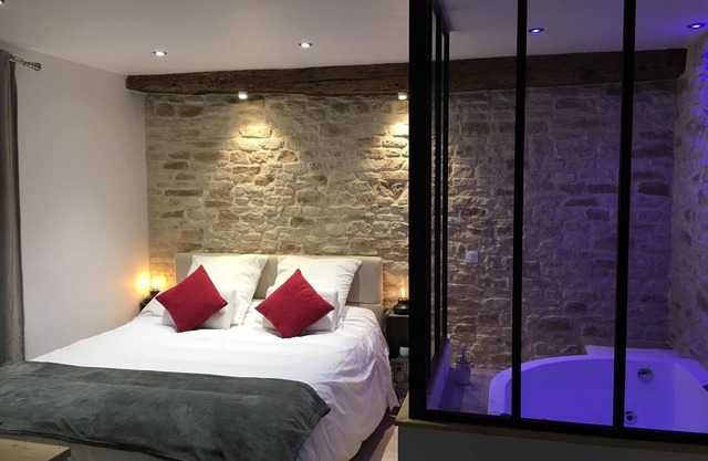 Cocon à Bulles Chic vue Cathédrale Avec Spa-jacuzzi