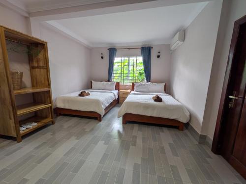 Coconut Lodge