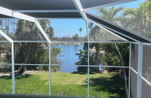 Coconut Palm Hideaway, nPrivate Pool home, close to Beach, 6 bedroom