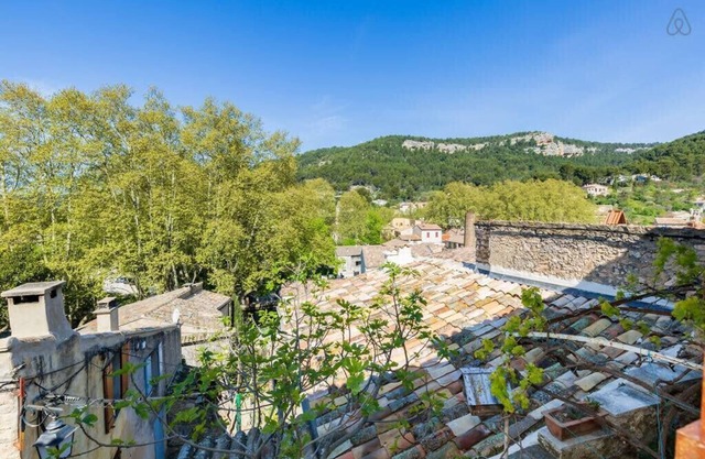 Coin de Paradis sous le château des évêques