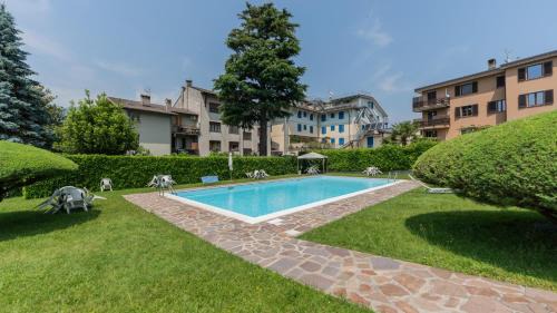 Colico Polti lake view and pool apartment
