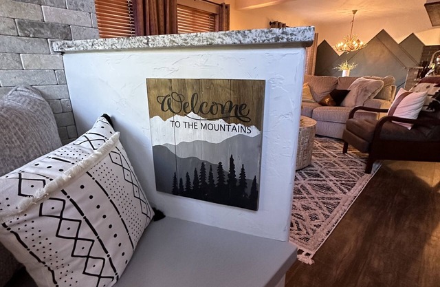 Colorado Mountain Getaway - nNEWLY RENOVATED plus Air Conditioning!