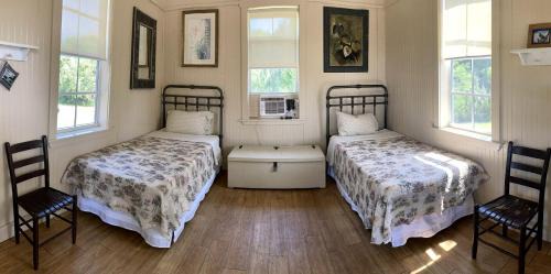 Colorful Waterfront Cabin Rentals on the Braden River near Sarasota, Florida