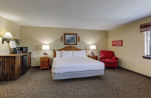 Columbia's Cozy Haven! Heated Pool, Whiskey Bar & Themed Rooms