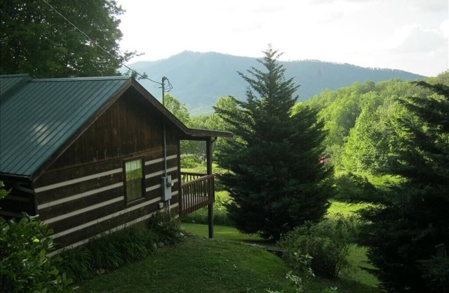 COME ENJOY THE SERENITY & MOUNTAIN BEAUTY!