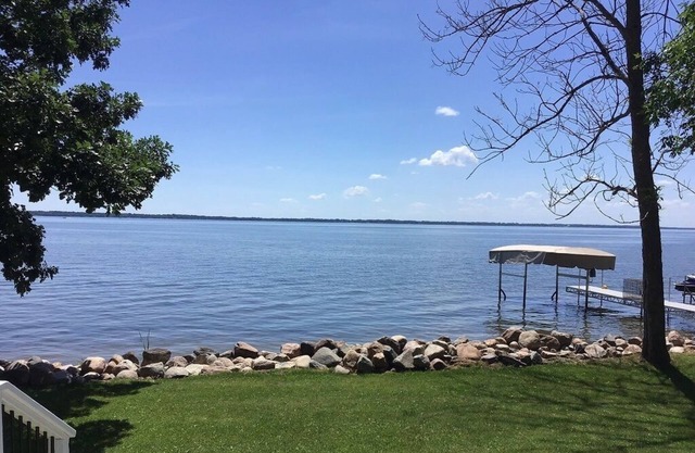 Come Enjoy Your Lake Getaway On Otter Tail In This Comfortable Home