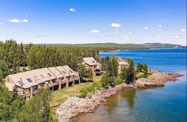 Come experience the panoramic majesty & serenity of Lake Superior!