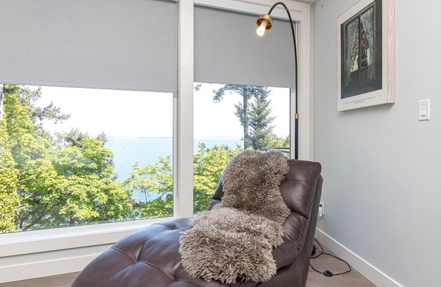 Come on in, the water view is waiting for you.