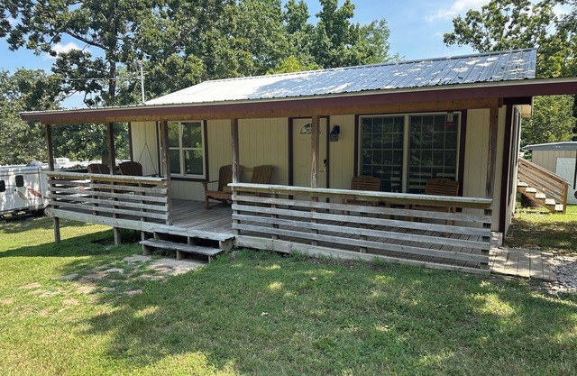 Come stay at the quite and Cozy nRustic Hideaway