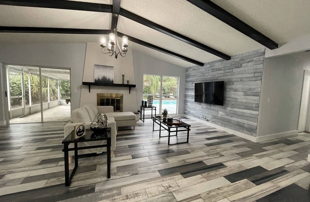 Comfort 3- bedroom residential home with pool