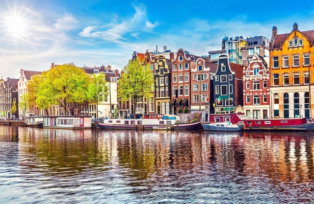 Comfort 4-person bungalow in the holiday park Landal Volendam