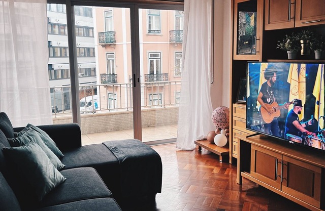 Comfort and Centrality in Lisbon: Apt. T2 Next. Marquês Pombal and Av. Freedom