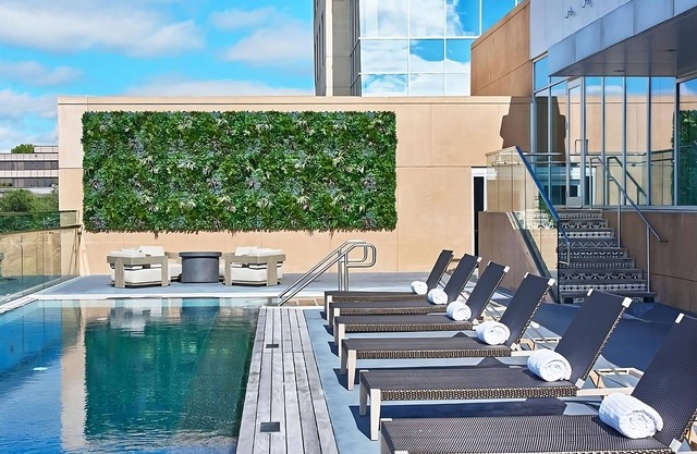 Comfort and Convenience! Pet-friendly, Onsite Pool, Near Union Station