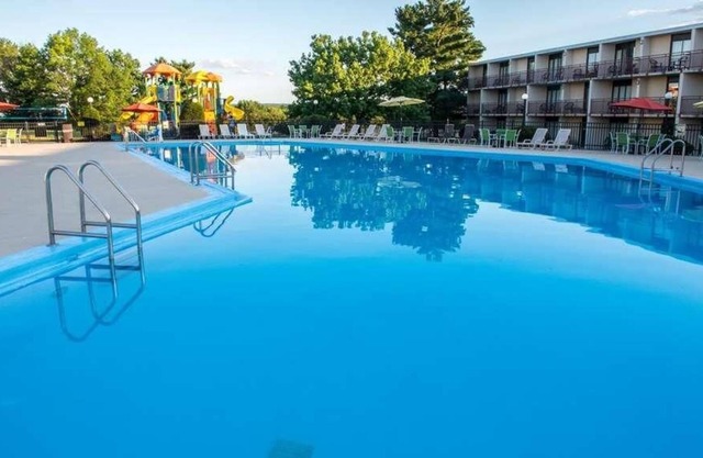 Comfort and Convenience! Pets Allowed, Outdoor Pool, Free Parking