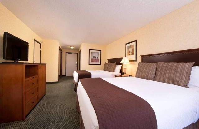 Comfort and Relaxation! 2 Family-friendly Units! Outdoor Pool and Free Parking