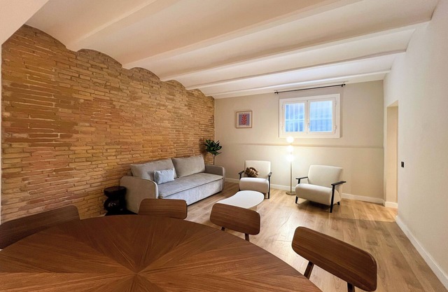 Comfort and Style in Balmes for 7