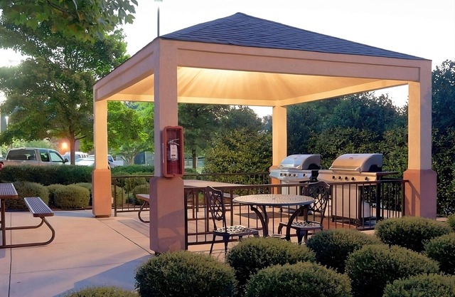 Comfort and Value! 3 Relaxing Hotel Units, Near Great Lakes Naval Station