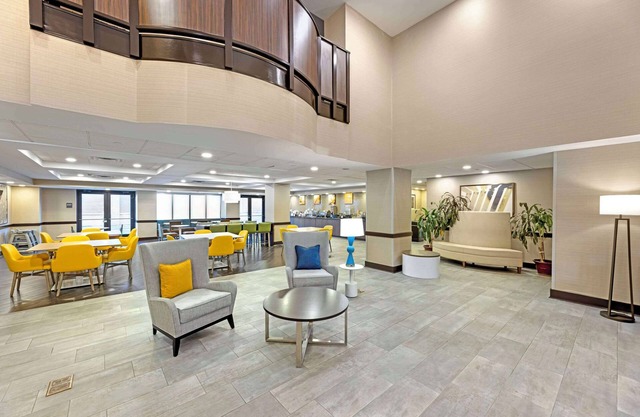 Comfort Inn & Suites Arlington Heights - Schaumburg
