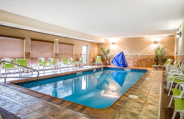 Comfort Inn & Suites Kansas City - Northeast