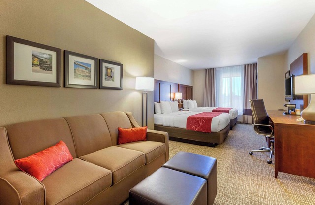 Comfort Suites Glendale - State Farm Stadium Area