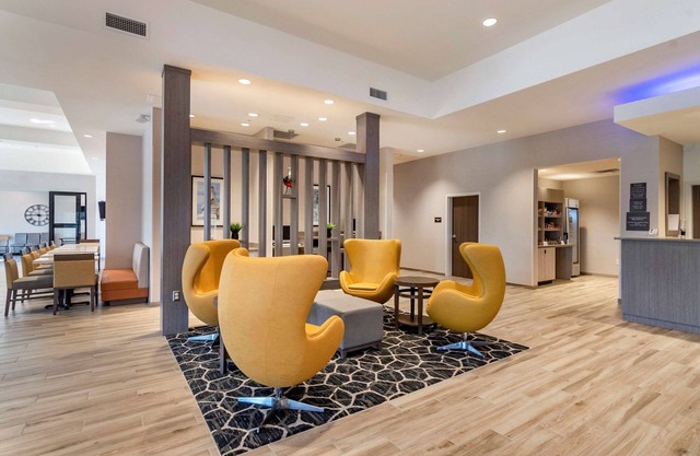Comfort Suites Grandview - Kansas City