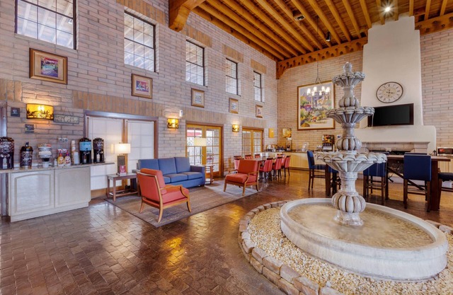 Comfort Suites Tucson near Sabino Canyon