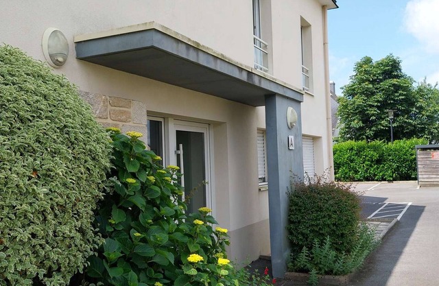 Comfortable 1-Bed Apartment in Quiet Residence with Balconies and Parking