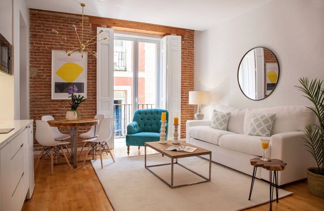 Comfortable 1 bedroom apt - 2 Minutes from Puerta del Sol
