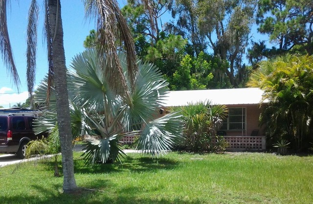 Comfortable 1-Bedroom Home only 5 min. from beautiful Englewood beach