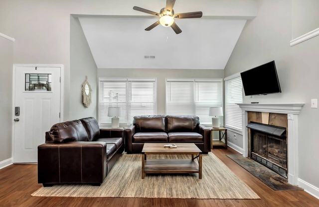 Comfortable 2 Bedroom Home Near Research Park