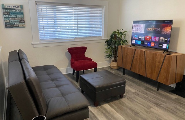 Comfortable 2 Bedroom 1 Bath House in San Jose - Close to Rose Garden